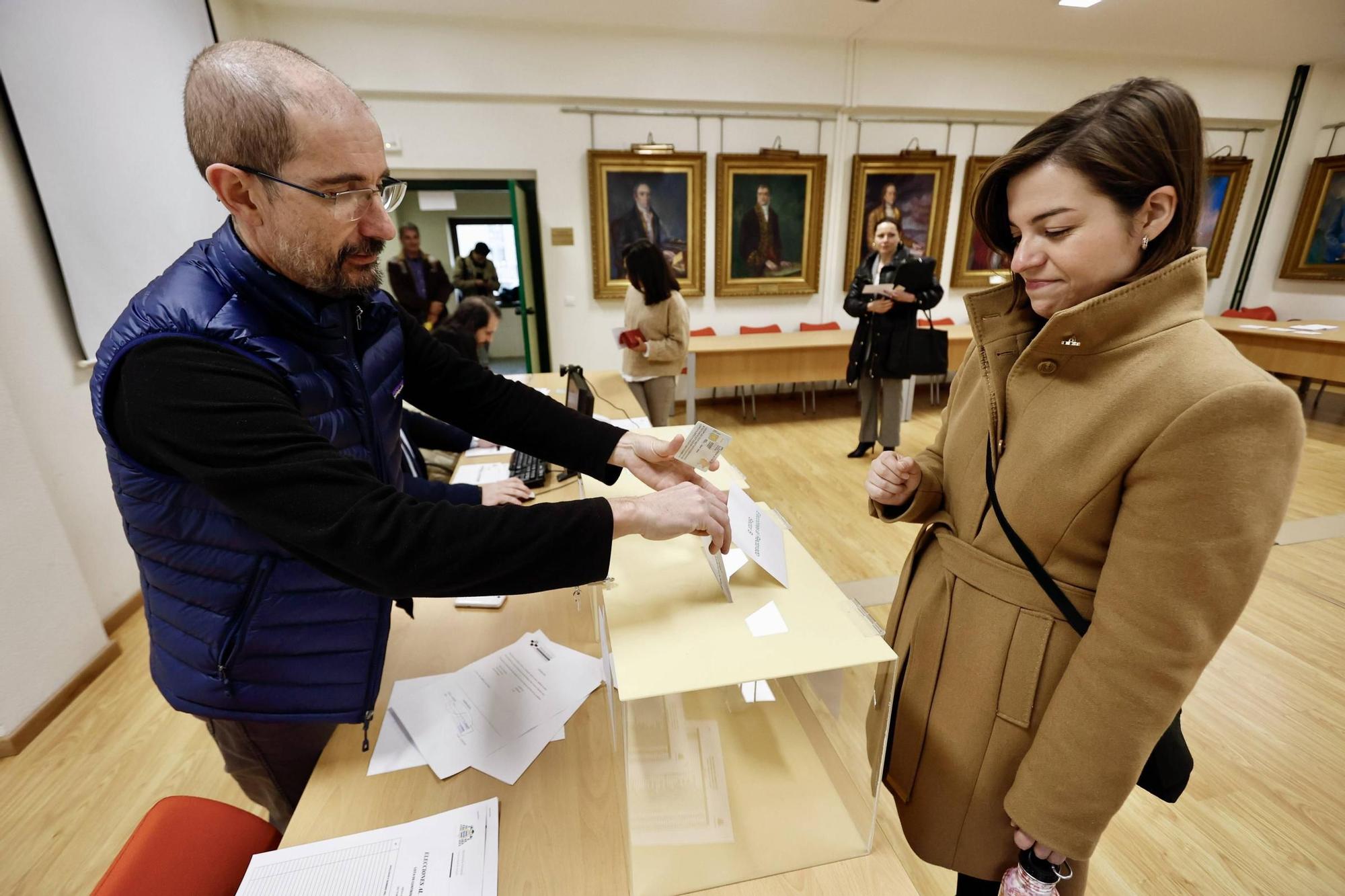 EN IMÁGENES: las votaciones para elegir al próximo Rector de la Universidad de Oviedo