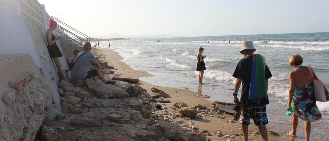 «Estamos en agosto y ya no nos queda playa»