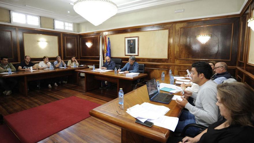 Los 11 concejales acudieron al primer pleno ordinario de este mandato. |   // BERNABÉ/JAVIER LALÍN