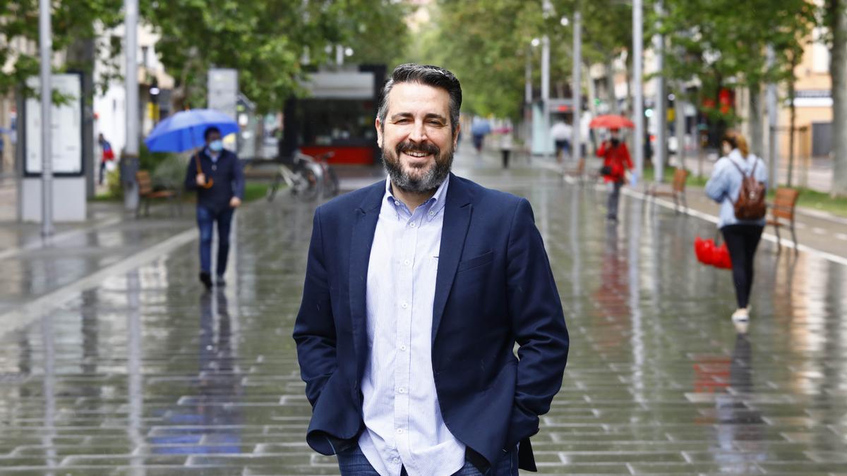 Néstor Pérez posa para una entrevista.