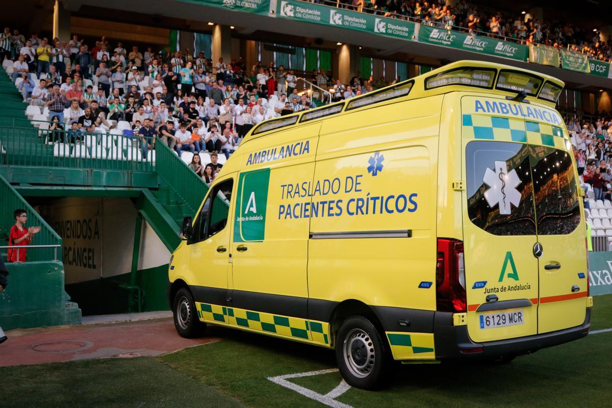 Gudelj es trasladado al Hospital Reina Sofía desde El Arcángel, el pasado sábado.