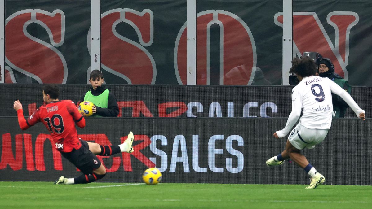 Zirkzee, durante la partita contro il Milan