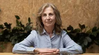 Mar, la farmacéutica que cambió su vida en el Pirineo para abrir en Zaragoza: "Hay que quitar el mito de que no puedes emprender a los 55"