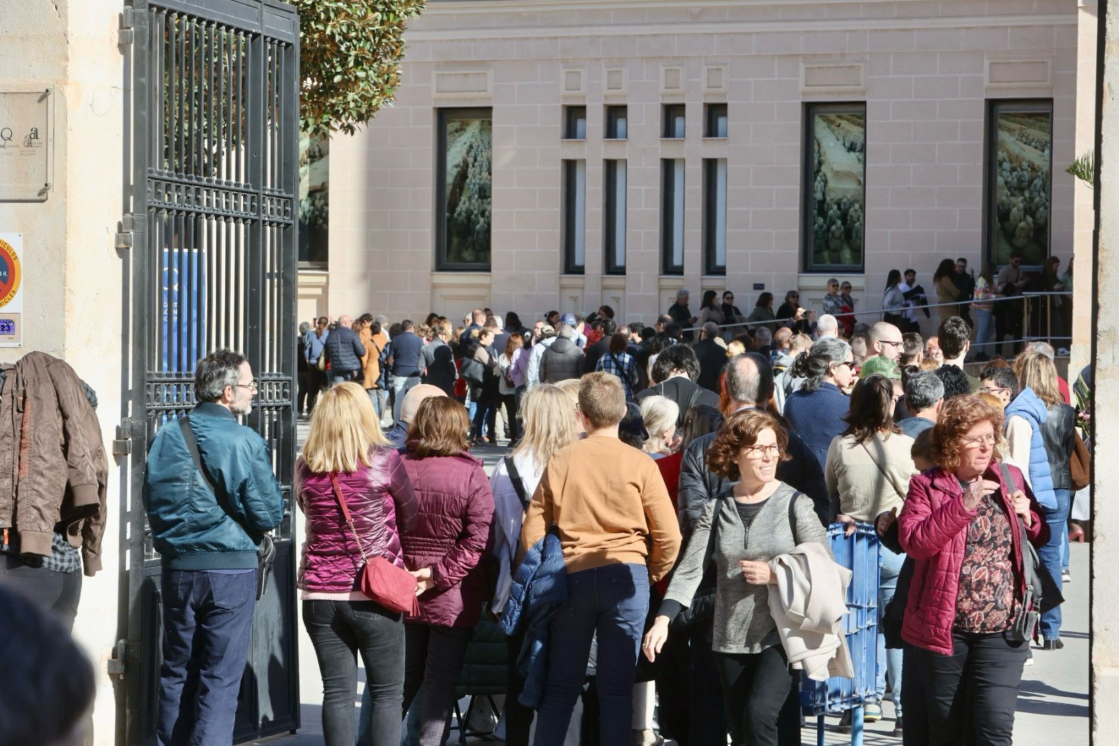 Más de 5 horas de cola para despedir a los Guerreros de Xi'an en el MARQ de Alicante