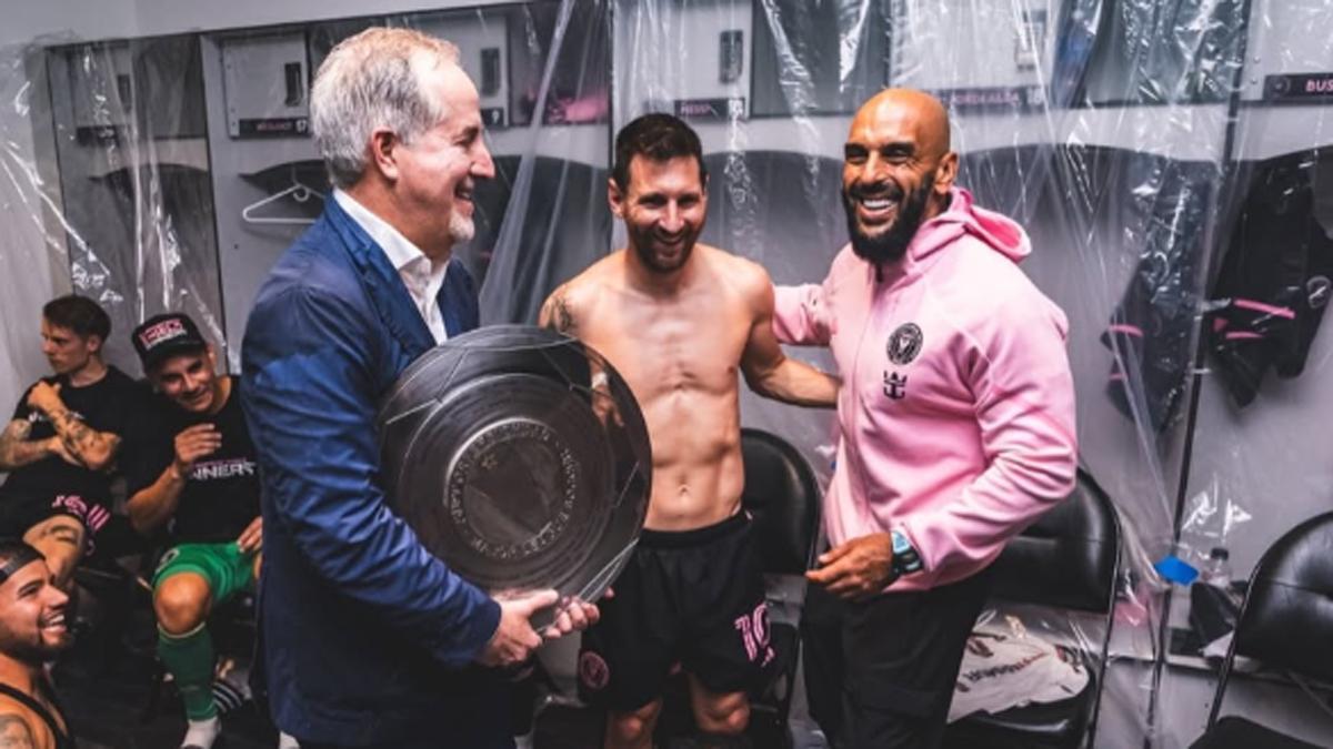 Yassine Cheuko, next to Messi, in Inter Miami wardrobe