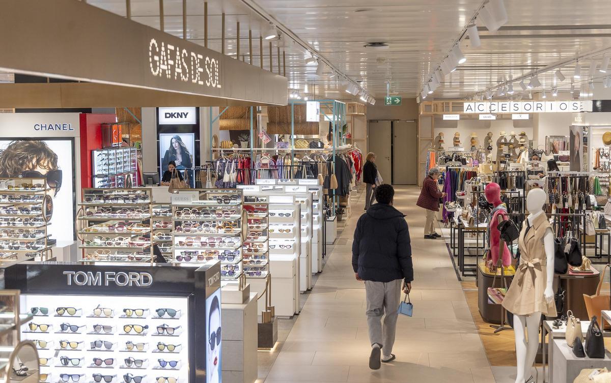 El proyecto de renovación también incluye el área de Gafas Premium, ha experimentado una importante ampliación, pasando de 49 a 78 metros cuadrados.