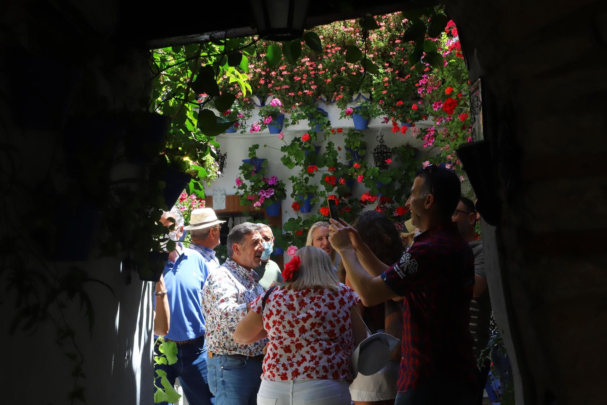 Largas colas en el primer sábado de patios