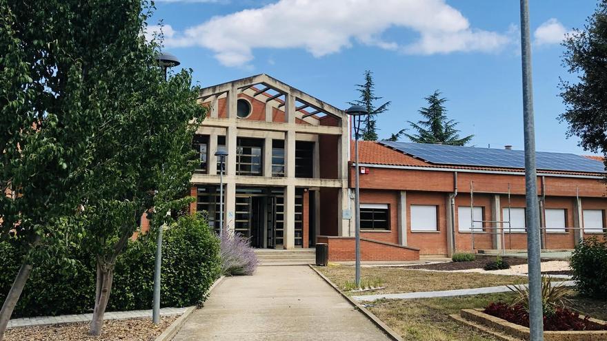 Façana de l'Escola Agrària del Solsonès