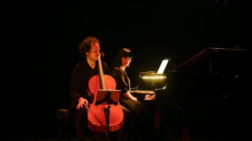 Dúo Cassadó une música e imagen en su concierto de A Coruña