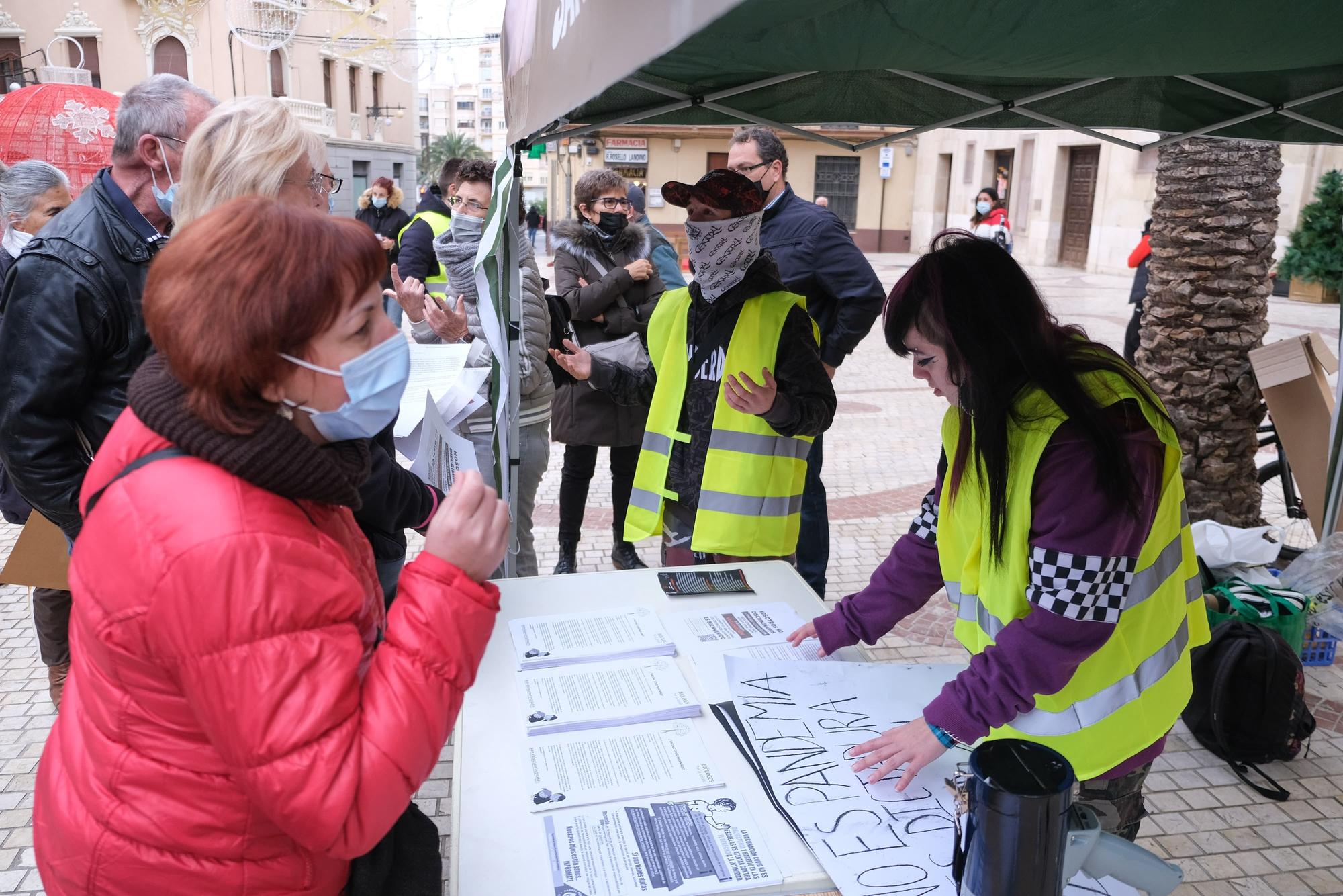 Concentración antivacunas en Elche contra el pasaporte covid y la inoculación de niños