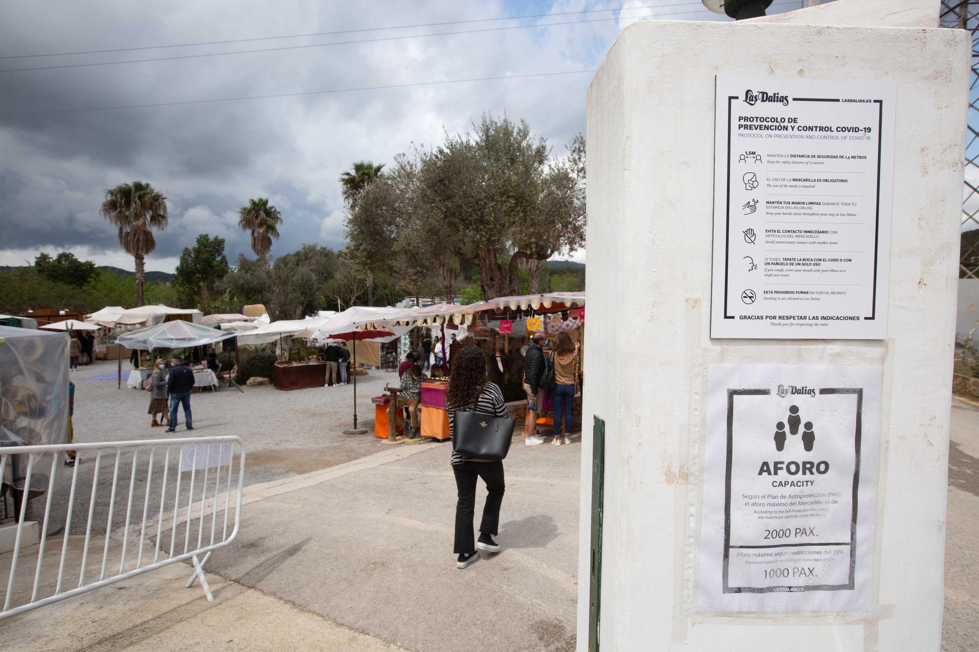 El mercadillo Las Dalias sale de su letargo