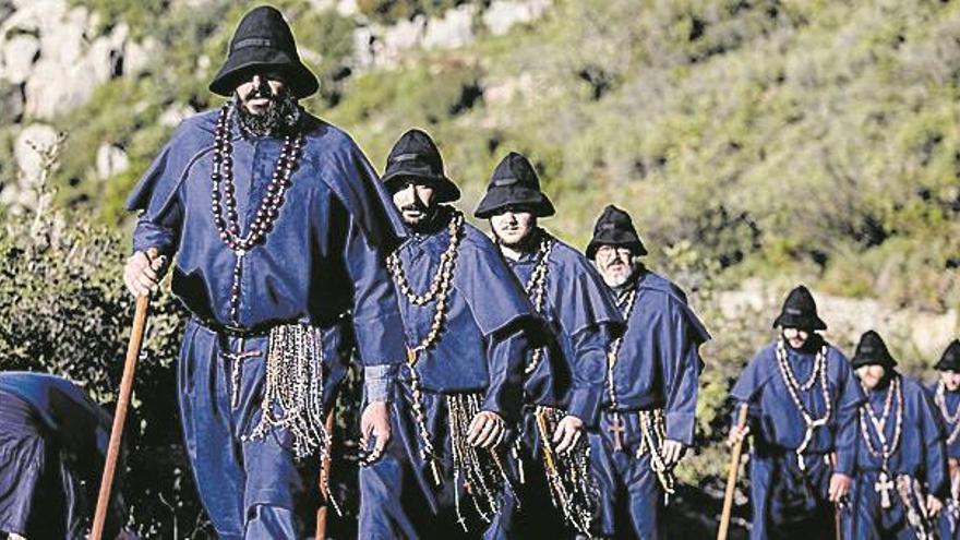 Imagen de archivo de Els Pelegrins de les Useres en su salida hacia Sant Joan de Penyagolosa.