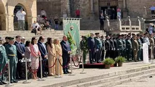 Condecoraciones y un desfile militar: así ha sido el homenaje a la Guardia Civil en Trujillo por sus 182 años de historia