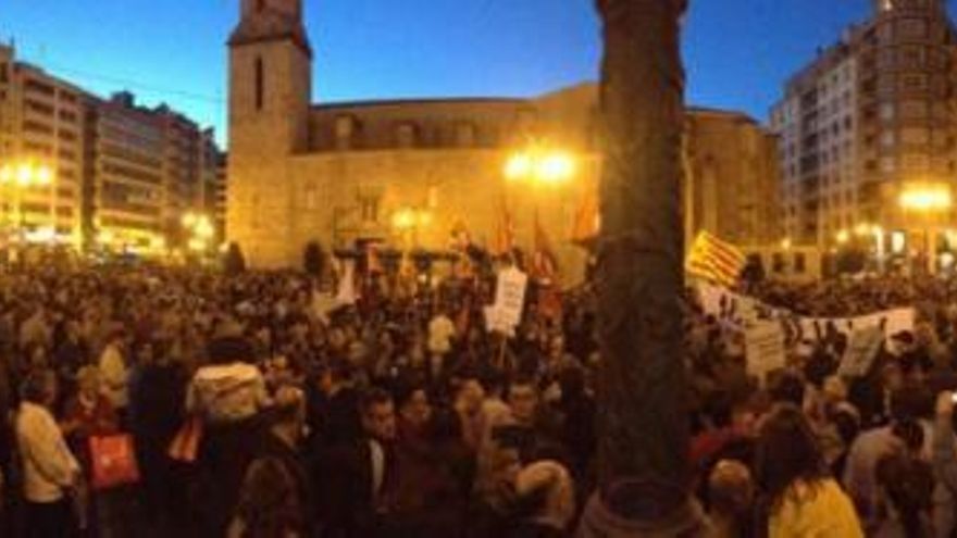 Lleno absoluto en la plaza de San Agustín en Valencia. Foto. P. Minguez