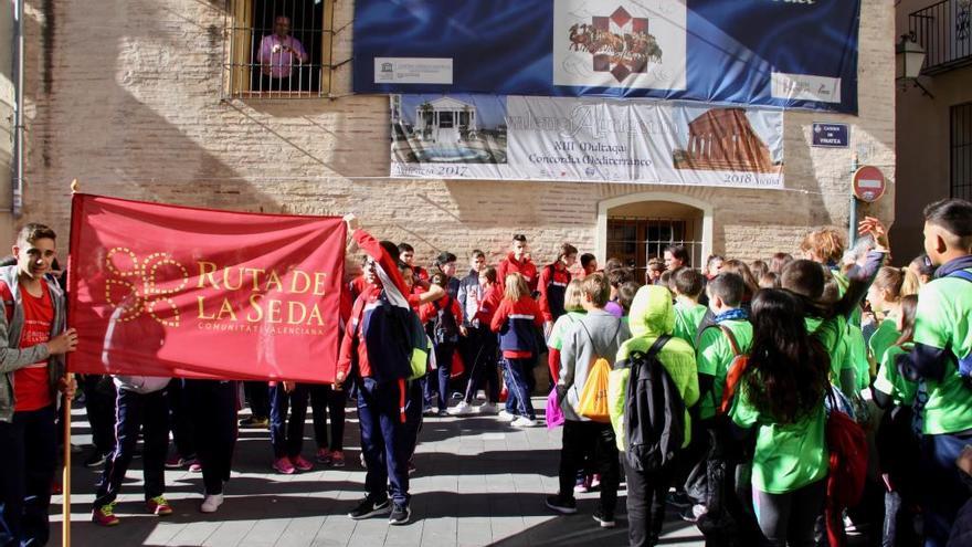 450 niños valencianos reviven la Ruta de la Seda