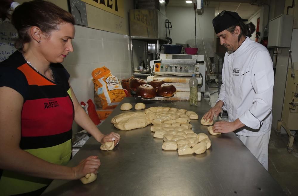 Forn Artesà Rafelet. Mejor panquemado, segundo de escaparate y tercero de torta de pasas y nueces y de monas.