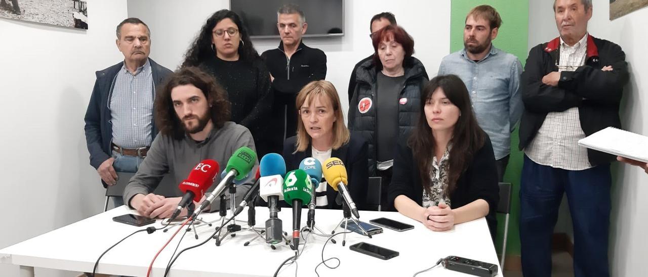 La candidata de Podemos Asturias se encierra junto a una decena de afines en la sede del partido en Gijón