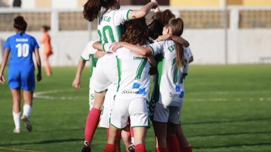 El equipo femenino del Elche celebra un gol. | ELCHE CF