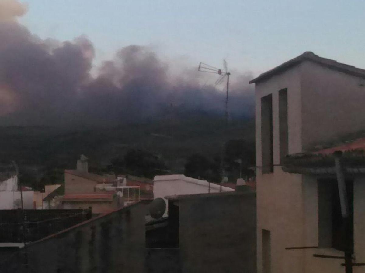 Un incendio amenaza la Calderona en Gátova