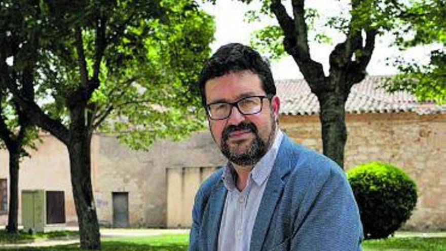 Pérez Rey en los jardines de la Catedral. | Ana Burrieza