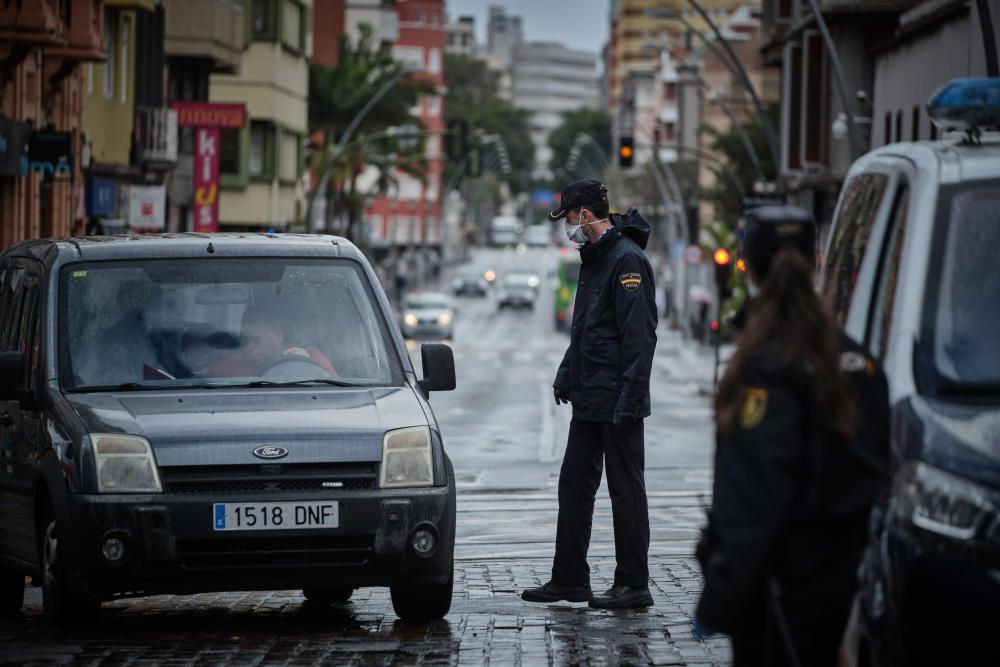 Control Policia Nacional en la Plaza Weyler