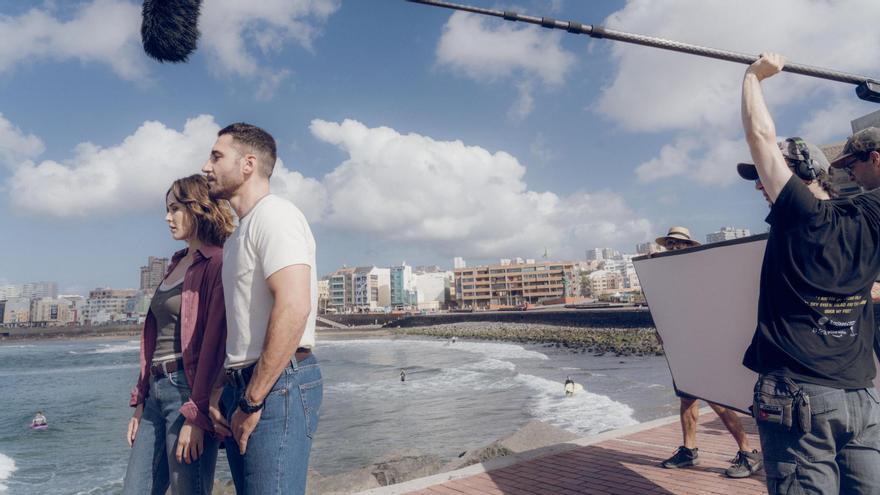 Katia Fellin y Miguel Ángel Silvestre en la playa de Las Canteras