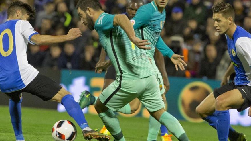 Un momento del partido de ida entre el Hércules y el Barcelona disputado en el Rico Pérez el 30 de noviembre que acabó 1-1.