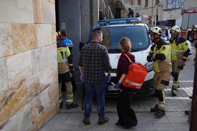 La "Operación Ciervo" de Zamora, en imágenes: un ungulado se cuela en el parking de San Martín