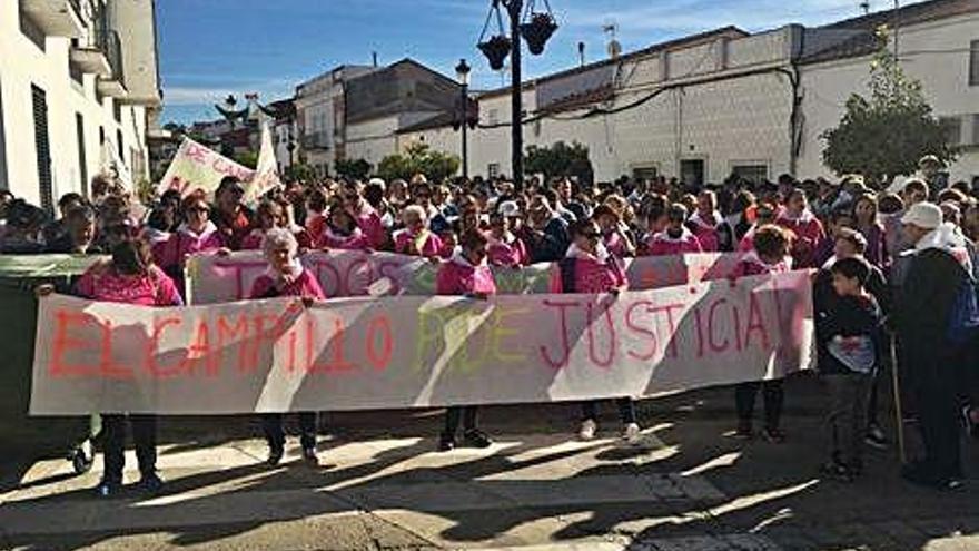 Més de 2.000 persones marxen en honor de la professora Laura Luelmo a Huelva