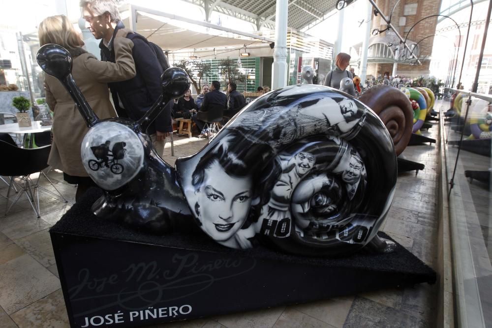 Exposición de caracoles gigantes en el mercado de Colón