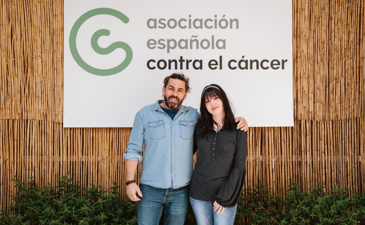 Pedro y Ana, pacientes oncológicos alojados en la residencia de la Asociación Española contra el Cáncer en Madrid