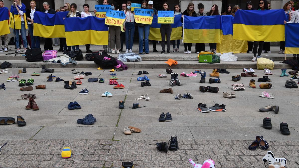 Manifestación de la asociación AGA-Ucraína en la plaza de María Pita.