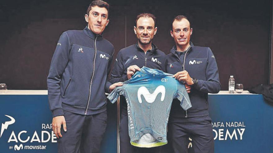 Marc Soler, Alejandro Valverde y Enric Mas, ayer durante la rueda de prensa del equipo Movistar.