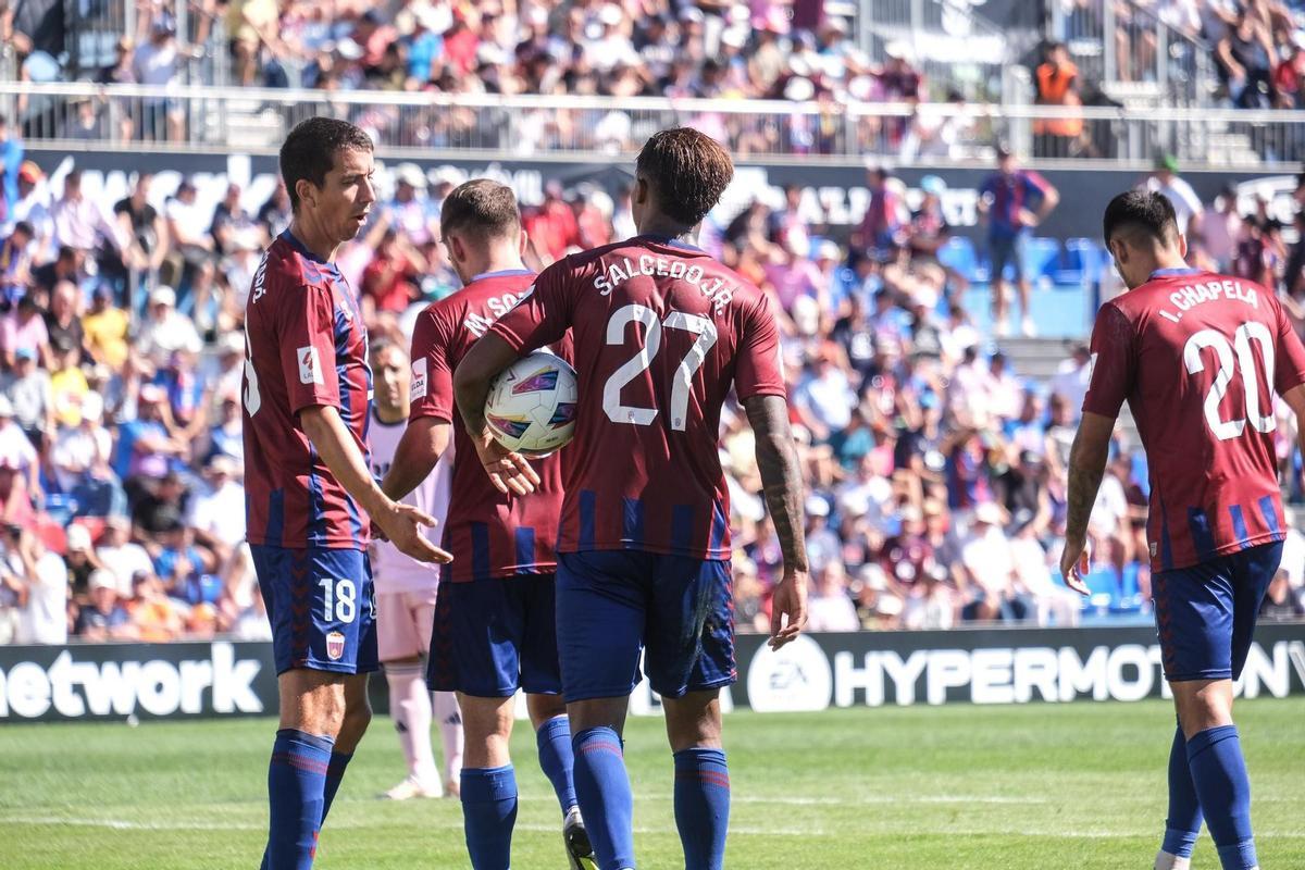 Pedro Capó, a la izquierda, durante un partido con el Eldense