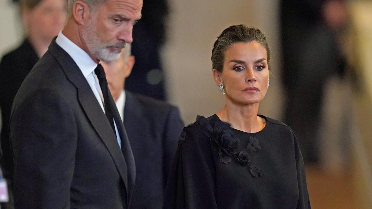 El rey Felipe VI y la reina Letizia en el Palacio de Westminster.