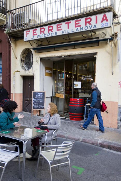 Qué hay de nuevo. Bibliocafe Nuez en la Plaza del Mercat.