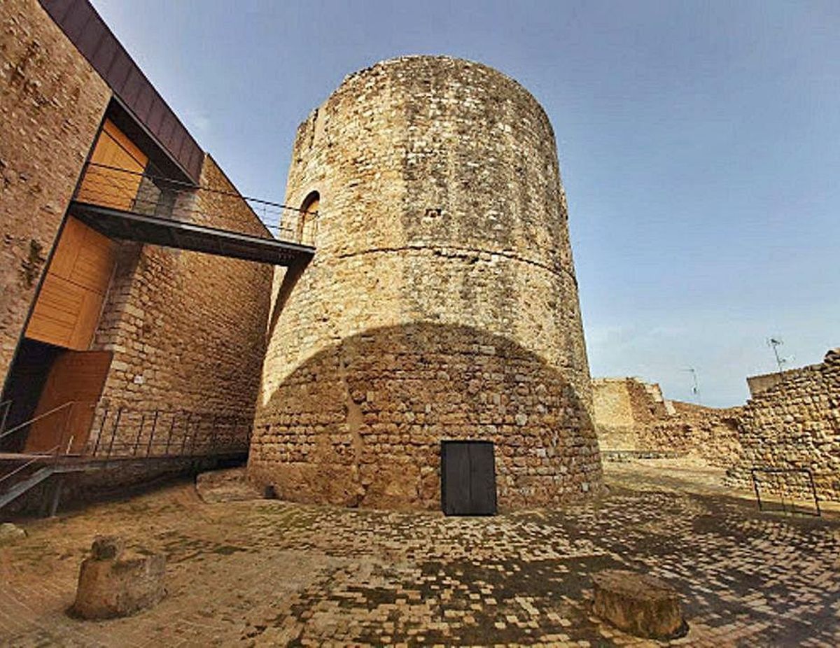 La torre del castell de Llers. | BORJA BALSERA