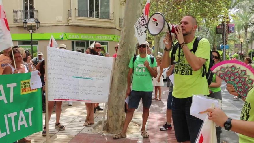 Protesta de profesores interinos en Alicante