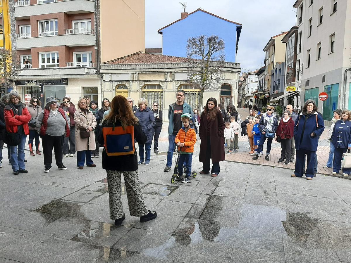 Los participantes en la ruta, a punto de salir