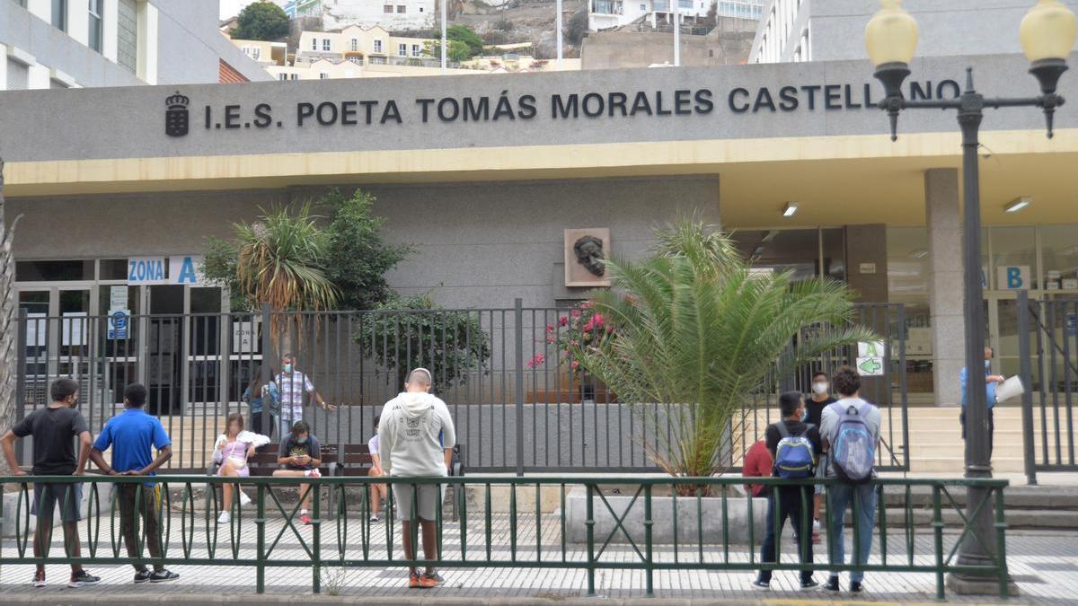 Imagen de archivo del primer día del curso escolar 2021-2022 en el Instituto de Enseñanza Secundaria Tomás Morales en la capital grancanaria.