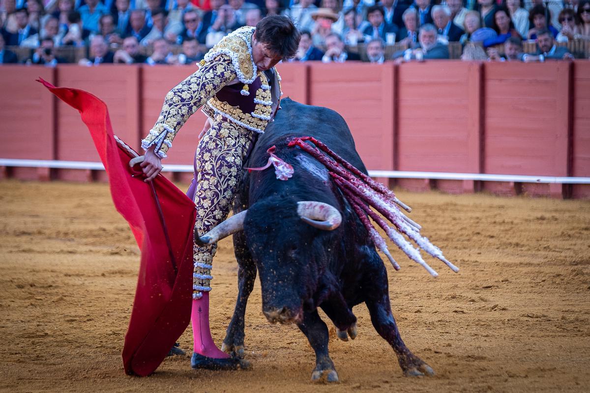 Ajustadísimo Roca Rey