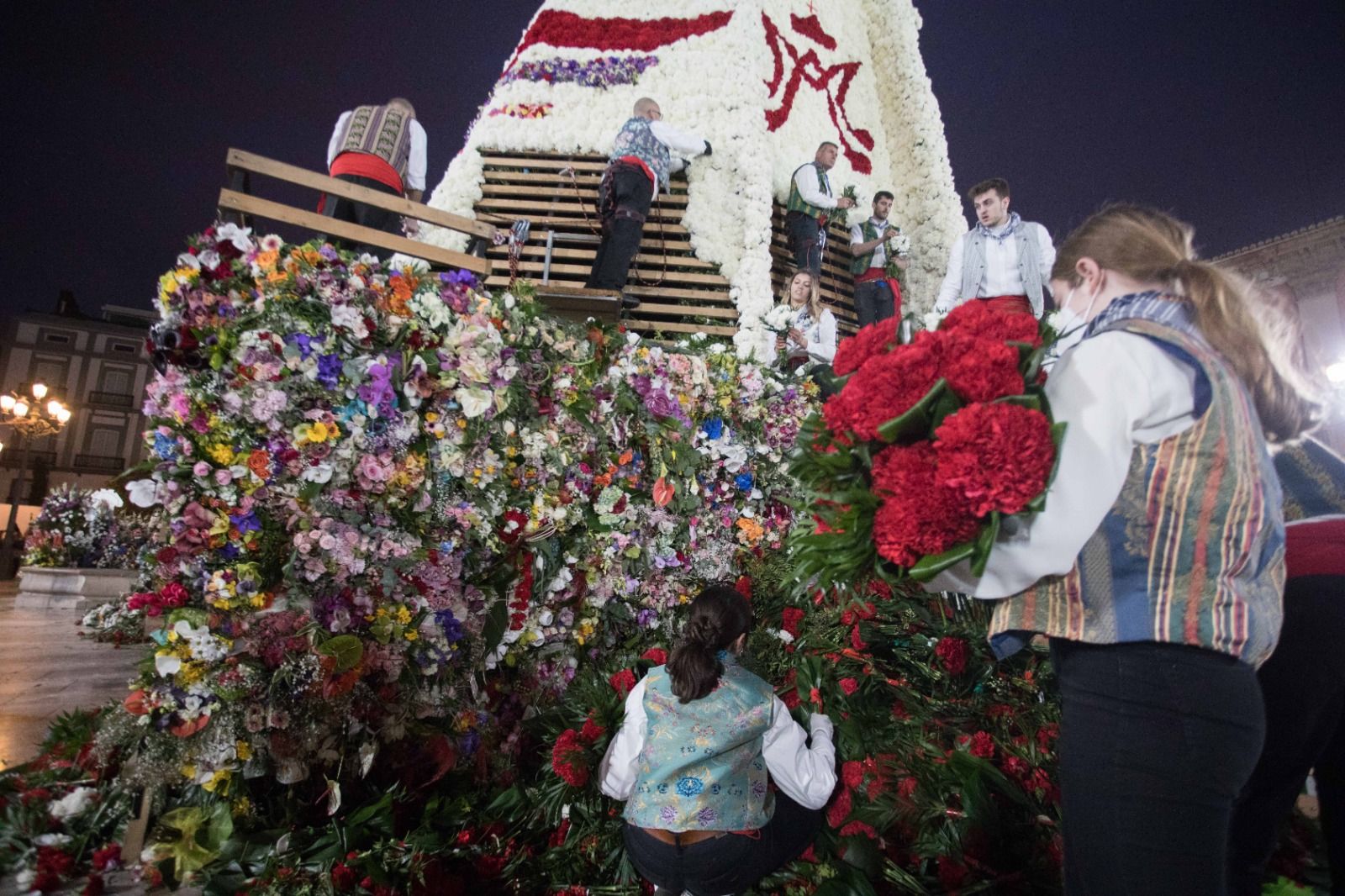 Manto de la Virgen de las Fallas 2022