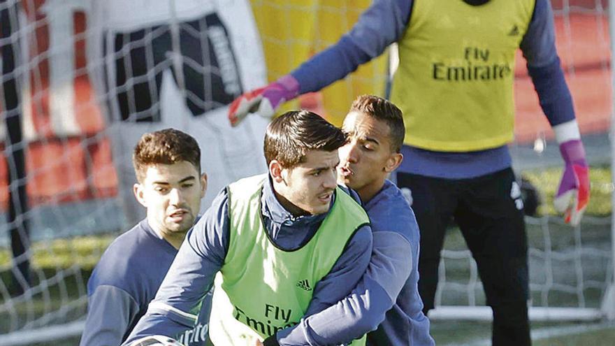 Enzo Zidane, Morata y Danilo, en el entrenamiento de ayer.