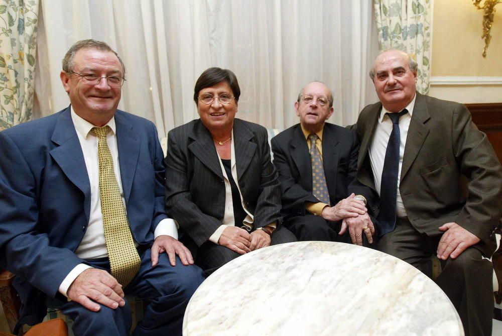 Cardona en la cena anual de la revista Saó, con Pepa Llidí, Germà Colom y Emili Marín.