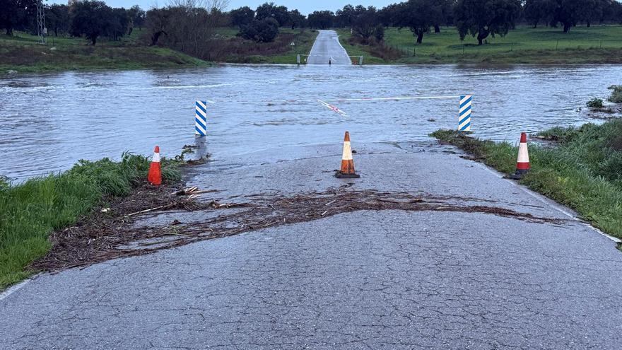 Reabren al tráfico dos nuevas carreteras en Córdoba y sigue sin servicio el ferrocarril entre Montoro y Villa del Río