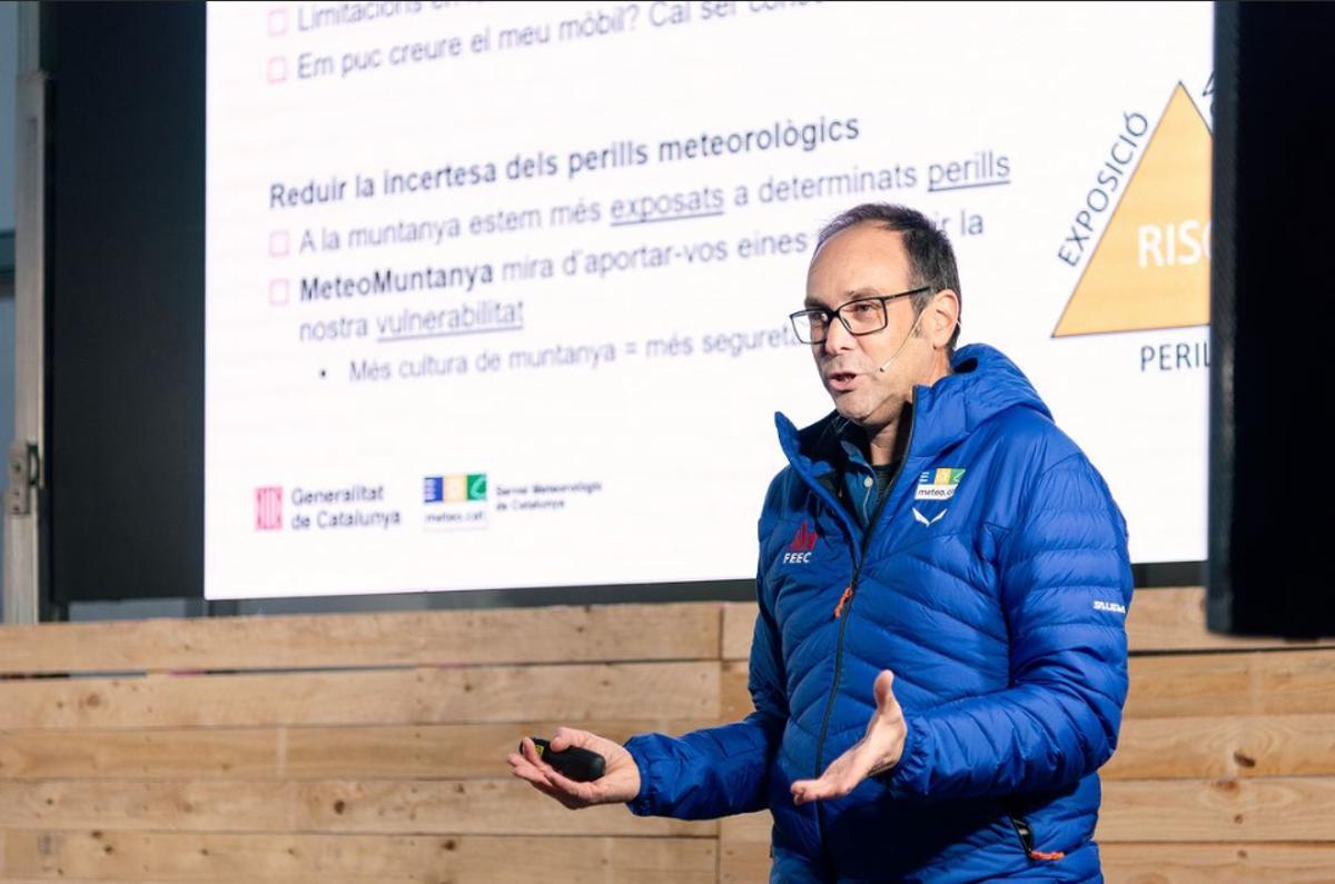 Pere Esteban, en un momento de una ponencia en el Festival Internacional de Cinema de Muntanya en Torelló