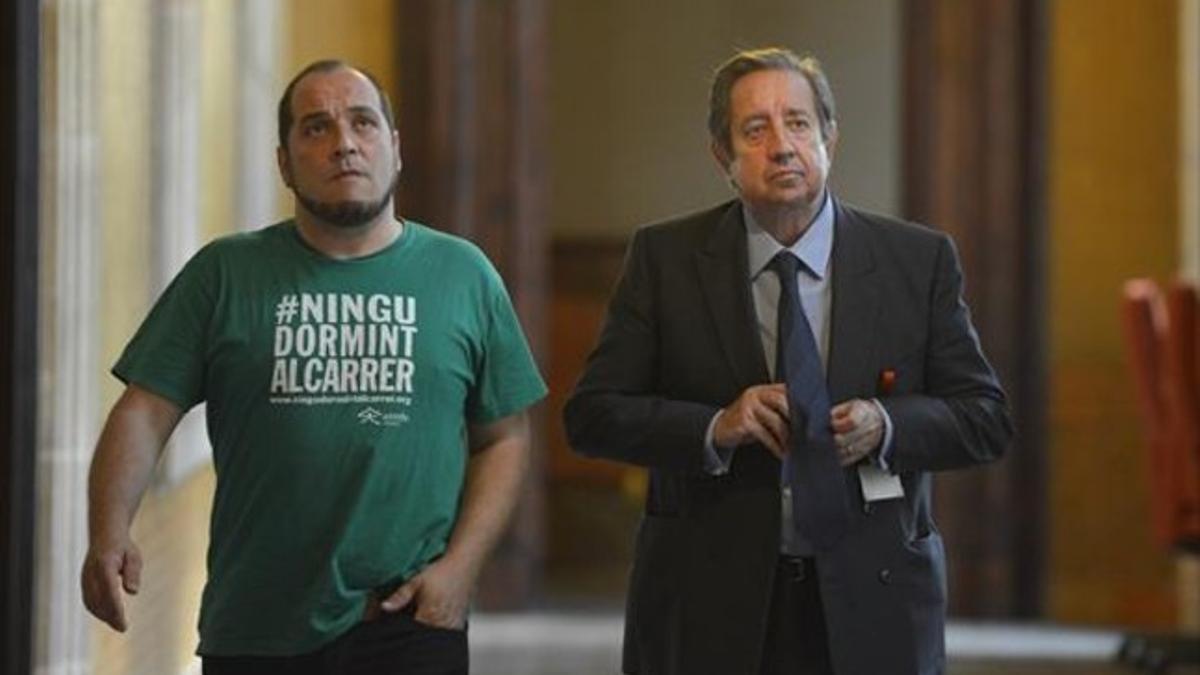 El presidente de la 'comisión Pujol', David Fernàndez, y el empresario Javier de la Rosa, ayer en el Parlament.