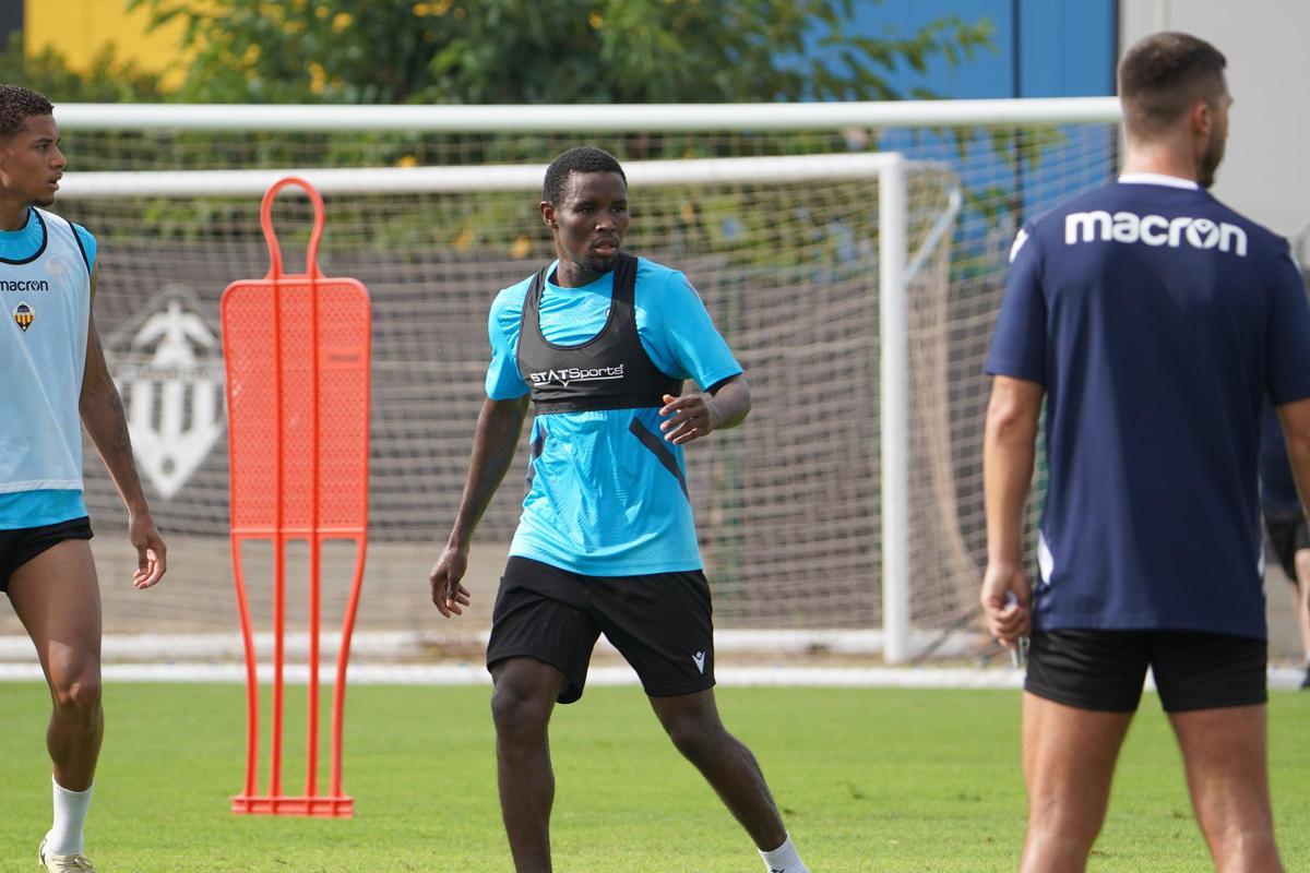 Kenneth Mamah, durante un entrenamiento de pretemporada.