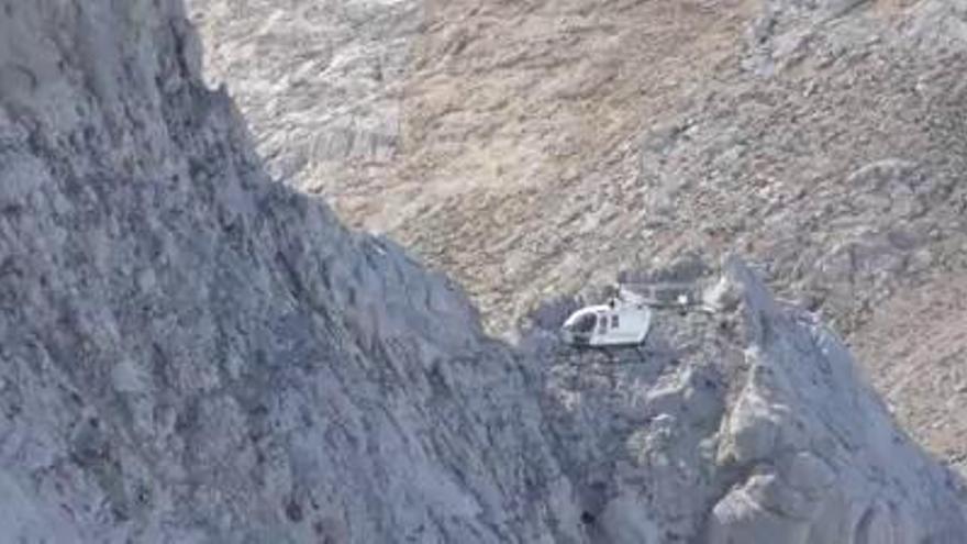 El grupo de rescate de montaña de la Guardia Civil rescata a dos montañeros en Picos de Europa