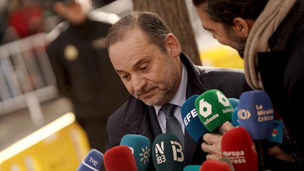José Luis Ábalos a la salida del Tribunal Supremo.